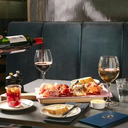 Marriott Alfa Szálloda 5*